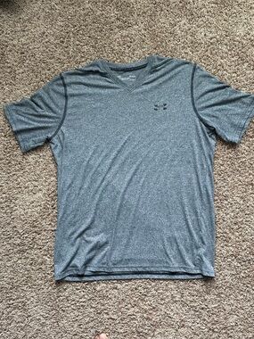 Under Armour Men’s Heather Gray Short Sleeve V-Neck T-Shirt Size Medium